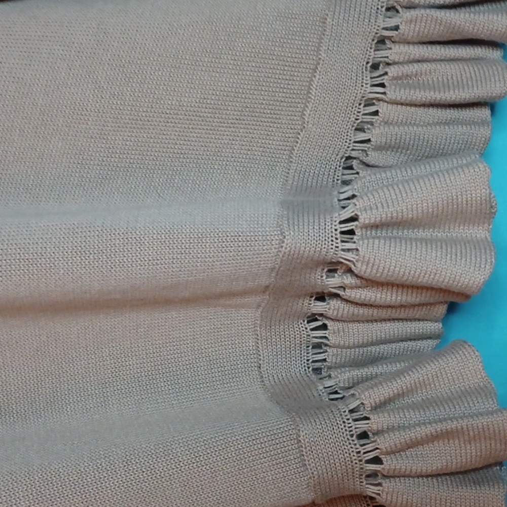 LISA RINNA Collection Light Mocha Ruffle Sweater. Size L - Picture 4 of 15